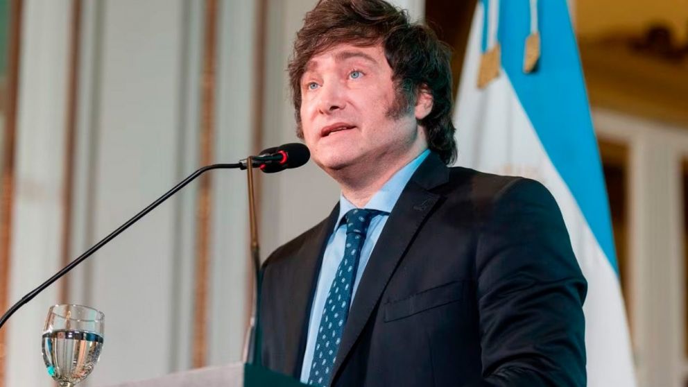 Javier Milei ya grabó el mensaje que se emitirá por cadena nacional para informar sobre el DNU.