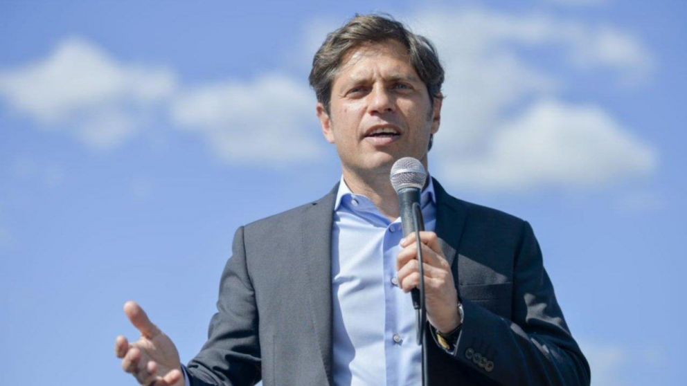 Axel Kicillof inauguró un puente en el conurbano y lanza críticas a Javier Milei