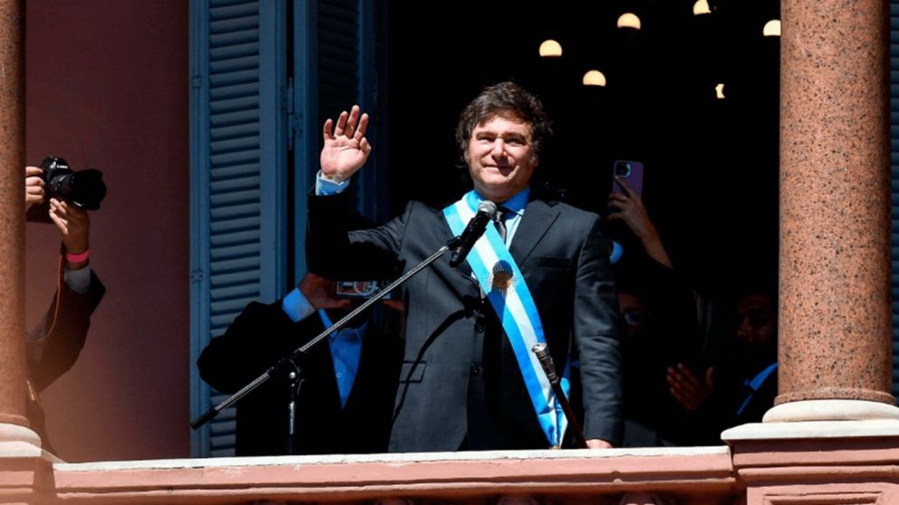 Javier Milei en el balc�n de Casa Rosada en su asunci�n (Archivo).
