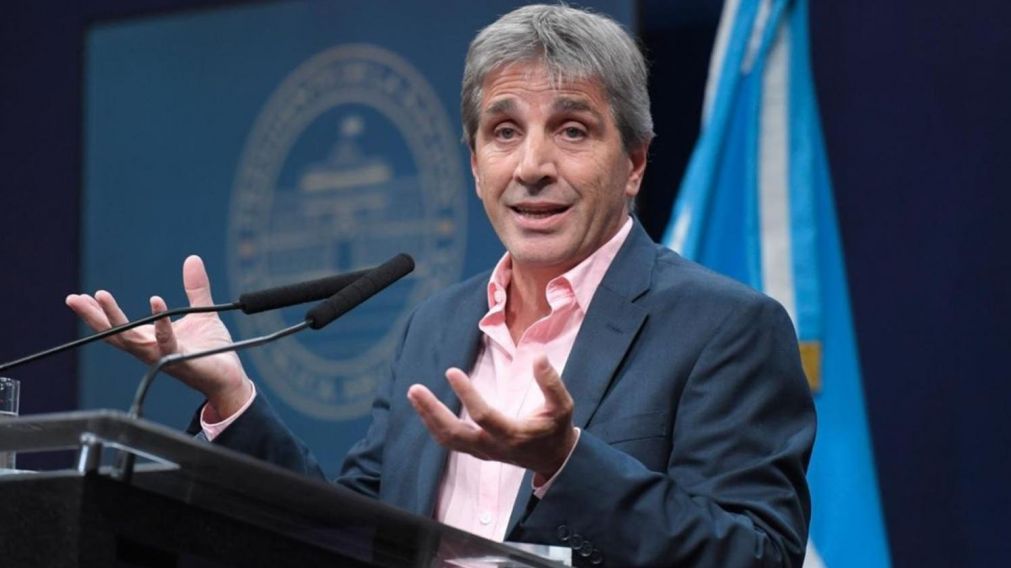 Luis Caputo envió un mensaje a los argentinos tras conocerse la inflación de mayo.