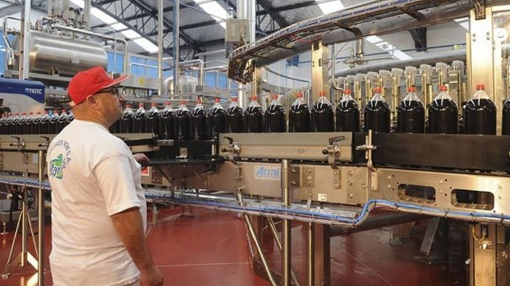 La marca argentina de gaseosas ofrece empleo con secundario completo y otros mínimos requisitos.