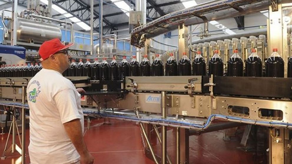 La marca argentina de gaseosas ofrece empleo con secundario completo y otros mínimos requisitos.