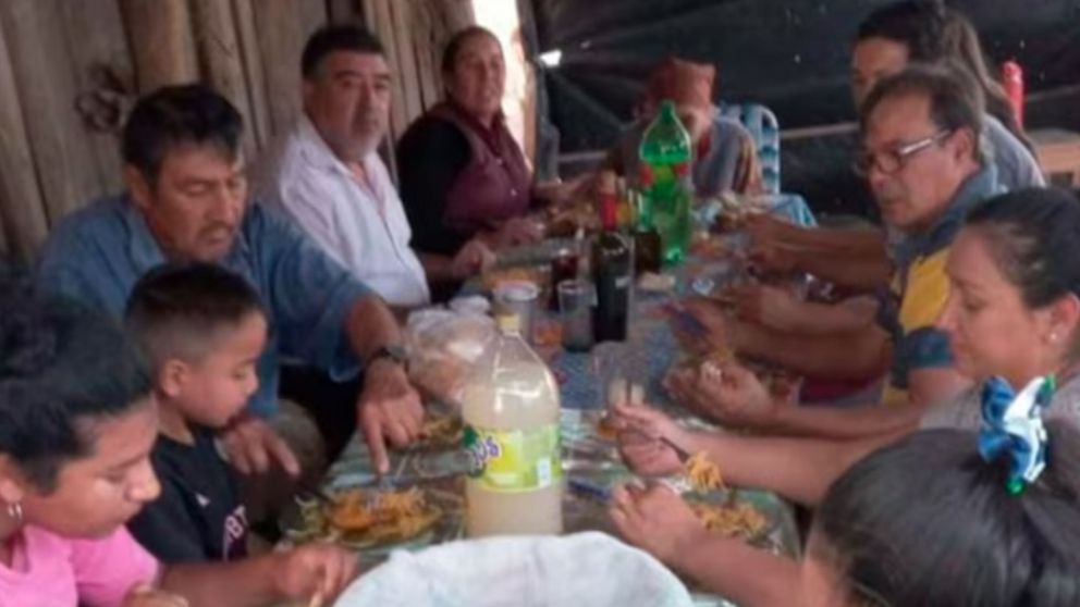 La foto del almuerzo que fue tomada antes que Loan desapareciera.