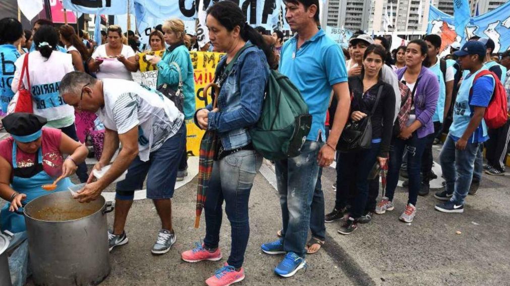 Familia tipo necesitó en junio, más de $870.000 para no ser pobre.