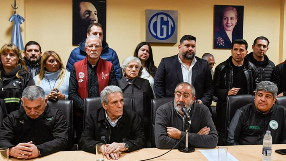 El Gobierno convoca a la CGT a una reunión "a agenda abierta" para fortalecer el diálogo tripartito