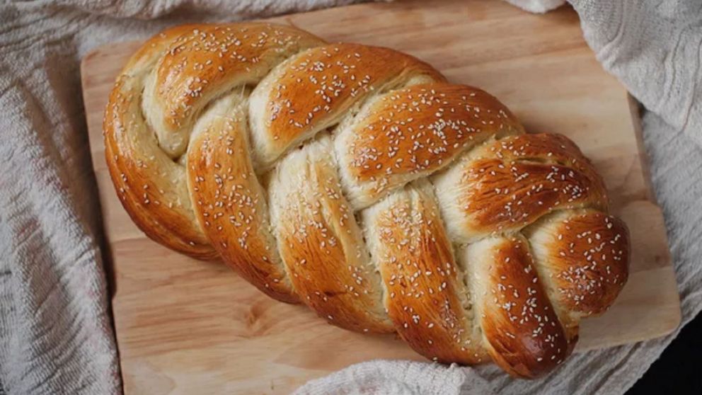 Mirá cómo hacer la exquisita receta de trenza de pan con queso para deleitar tus meriendas o desayunos.