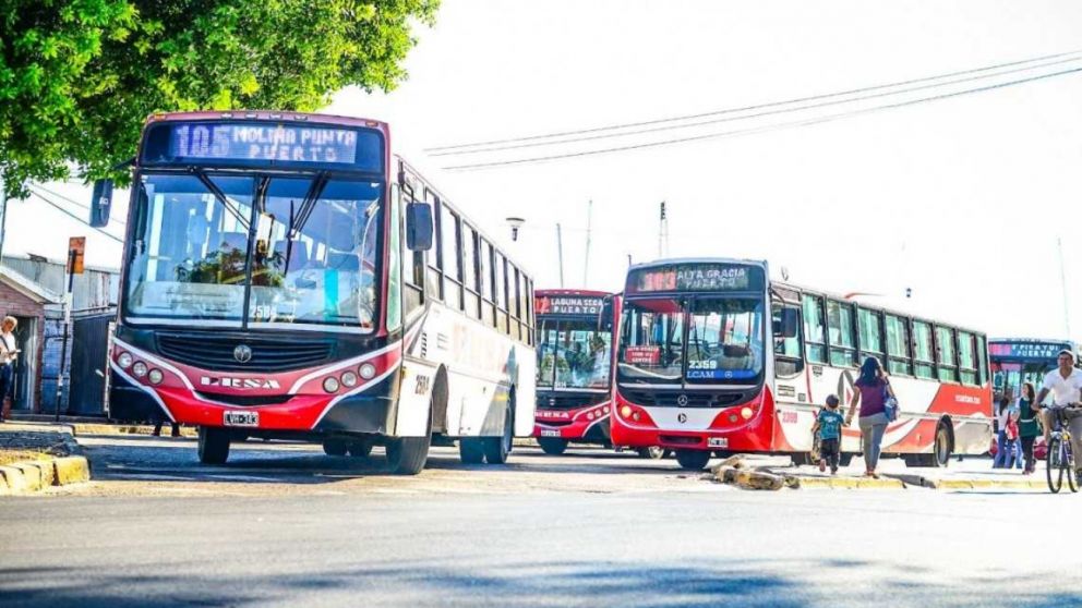 El viernes próximo las empresas deberían abonar el medio aguinaldo a los trabajadores y el lunes abonar una suma fija.