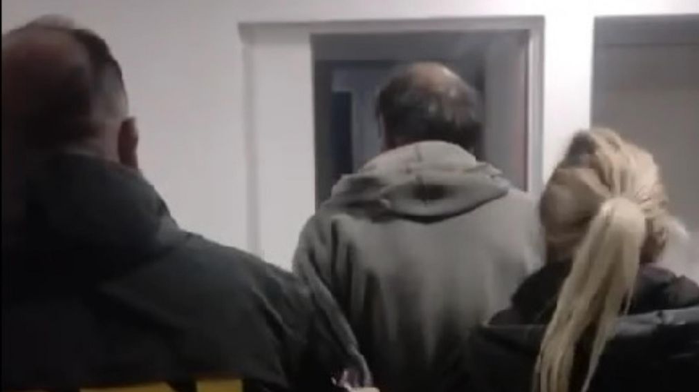 As� fue trasladado el sujeto arrestado por el homicidio de Ismael Chirizola.