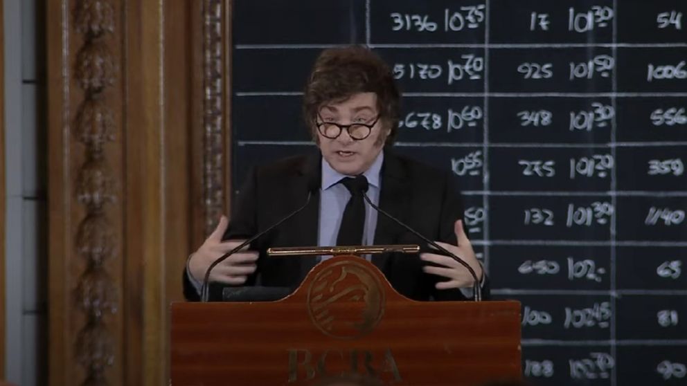 ¡AHORA! Javier Milei brinda un discurso en la Bolsa de Comercio.