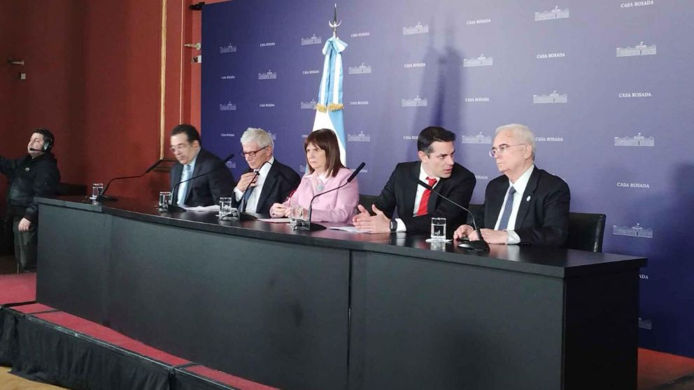 ¡AHORA! Patricia Bullrich y Cúneo Libarona hablan en conferencia de prensa desde Casa Rosada.