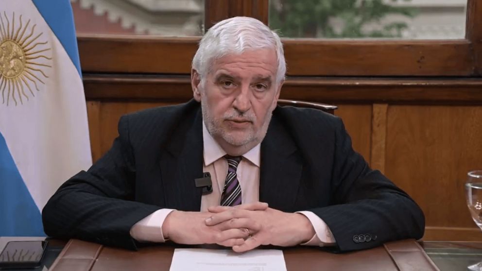 El Gobierno echó al secretario de Agricultura Fernando Vilella.