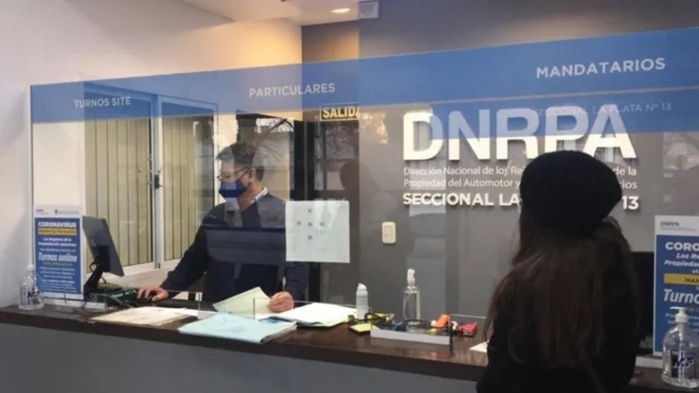 El Gobierno ya había anticipado que cerraría cerca del 40 por ciento de los registros automotores.