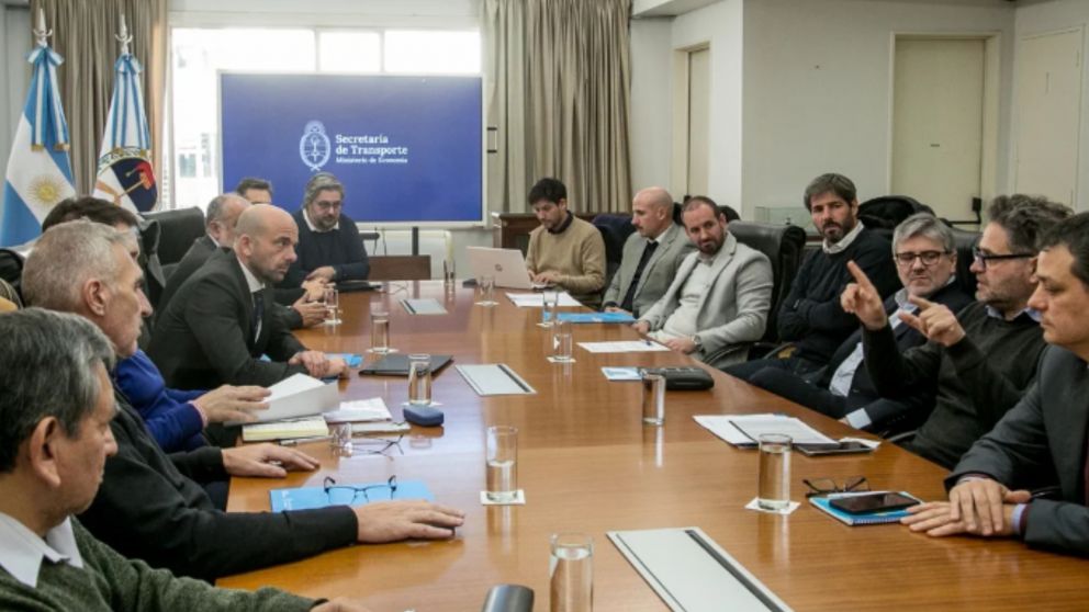 La reuni�n se realiz� en la sede de la Secretar�a de Transporte de la Naci�n.