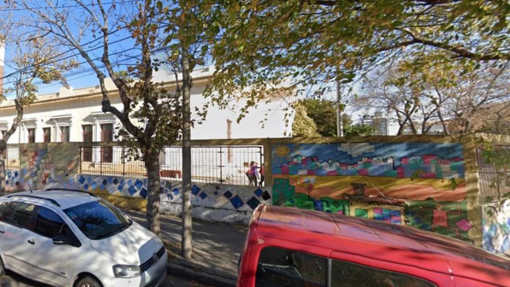 El grave hecho ocurrió en la puerta del colegio.