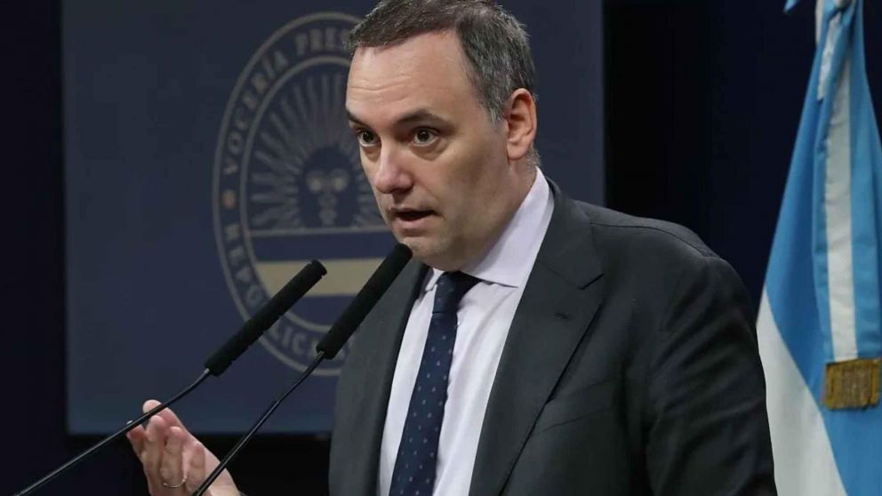 Manuel Adorni: "Al cepo lo estamos empezando a velar".