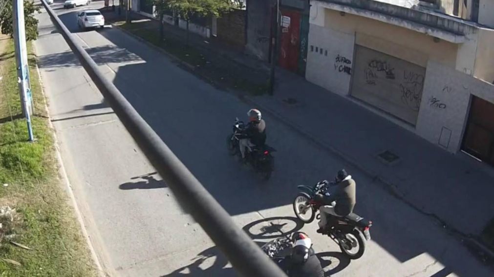 Así fugaron los delincuentes luego de matar a disparos a la víctima.