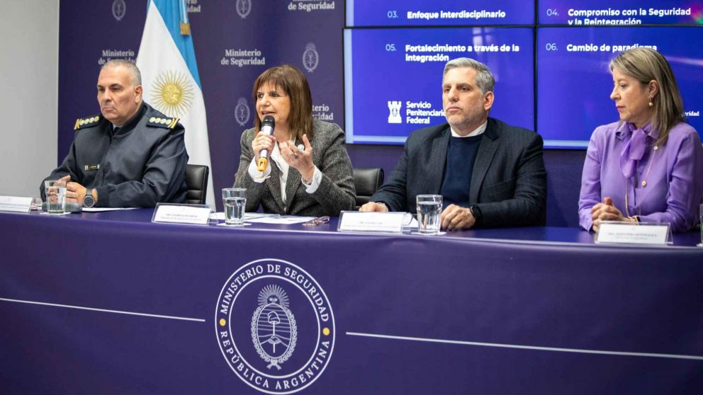 "No vamos a largar asesinos a la calle": Patricia Bullrich present� cambios en el sistema penitenciario.