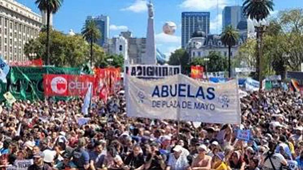 Movilizaci�n en Plaza de Mayo en apoyo a los Derechos Humanos