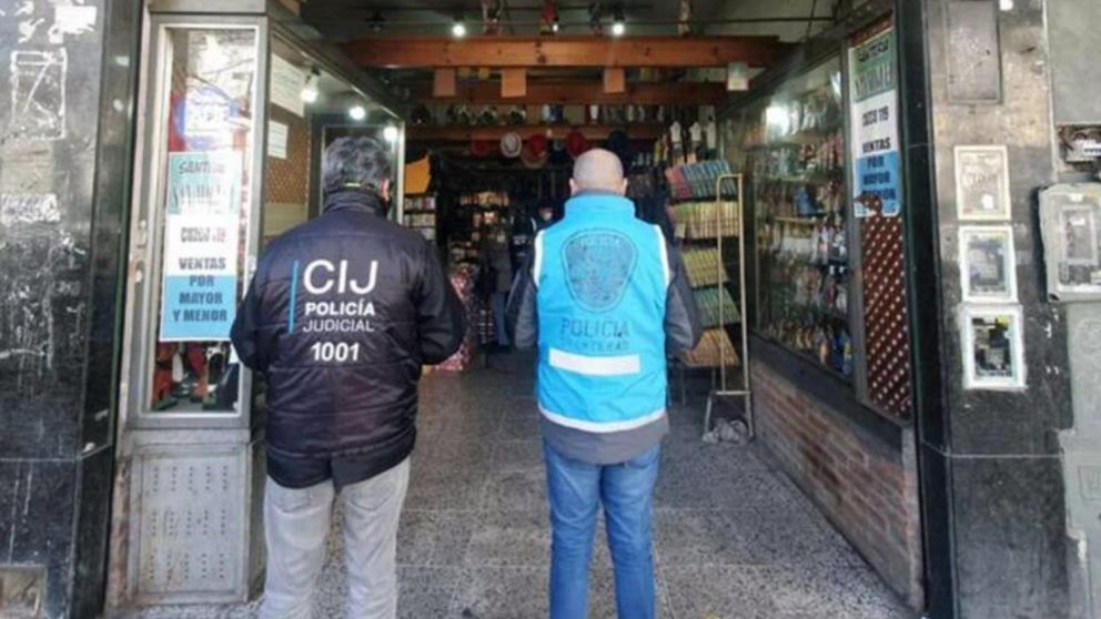 Los allanamientos se hicieron tras comprobar la venta ilegal de sustancias potencialmente peligrosas dentro de varias santerías.
