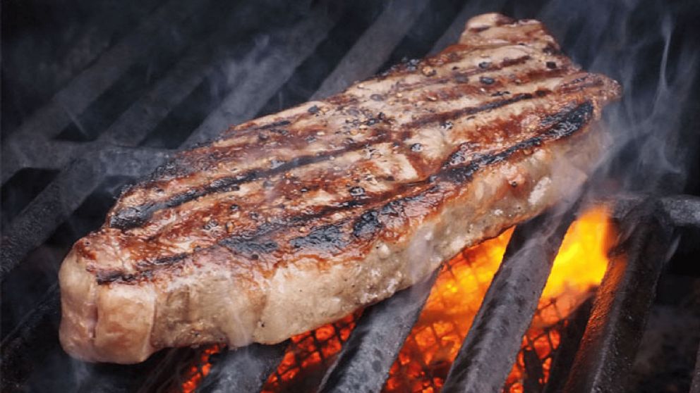 ¿Qué cortes de carne baratos se pueden tirar a la parrilla y quedan espectaculares? (Imagen ilustrativa)
