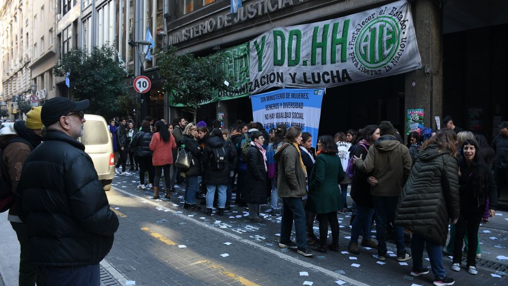 TRABAJADORES ESTATALES VIENEN REALIZANDO CONCENTRACIONES DE PROTESTA FRENTE A DEPENDENCIAS P�BLICAS.