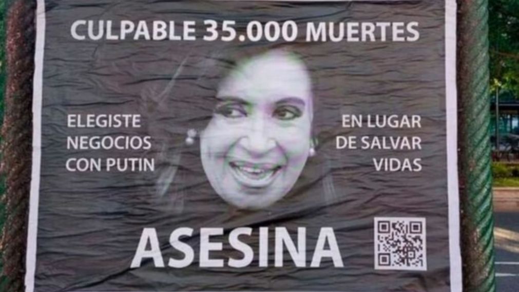 Los afiches contra Cristina Kirchner que aparecieron en las calles porteñas.