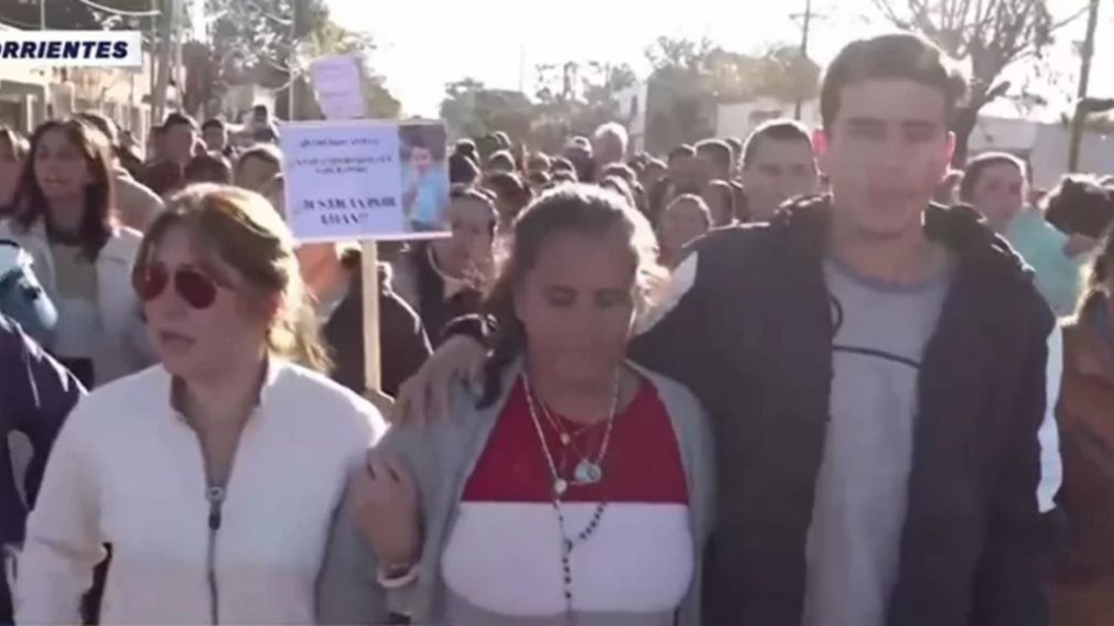 Los padres de Loan encabezan una nueva marcha por la desaparición del nene.