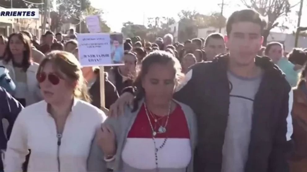 Los padres de Loan encabezan una nueva marcha por la desaparición del nene.