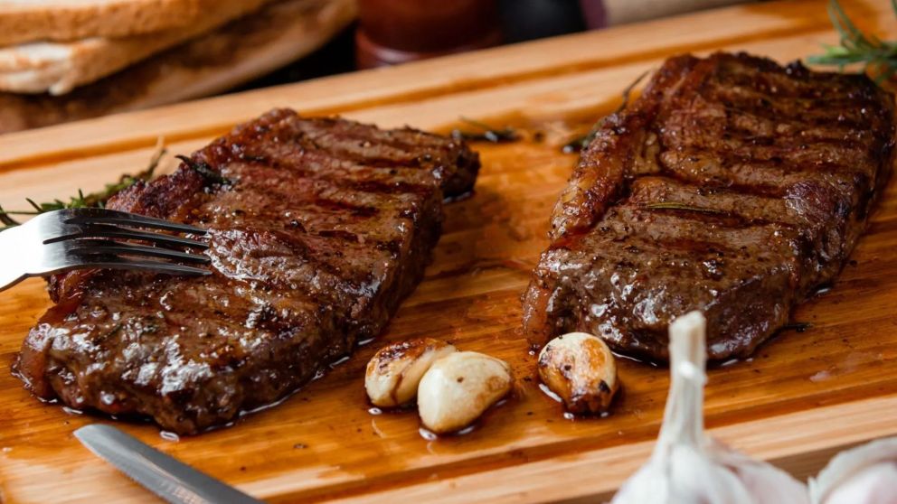 Un corte de carne jugoso que queda ideal a la parrilla y cuesta la mitad de la tapa de asado.