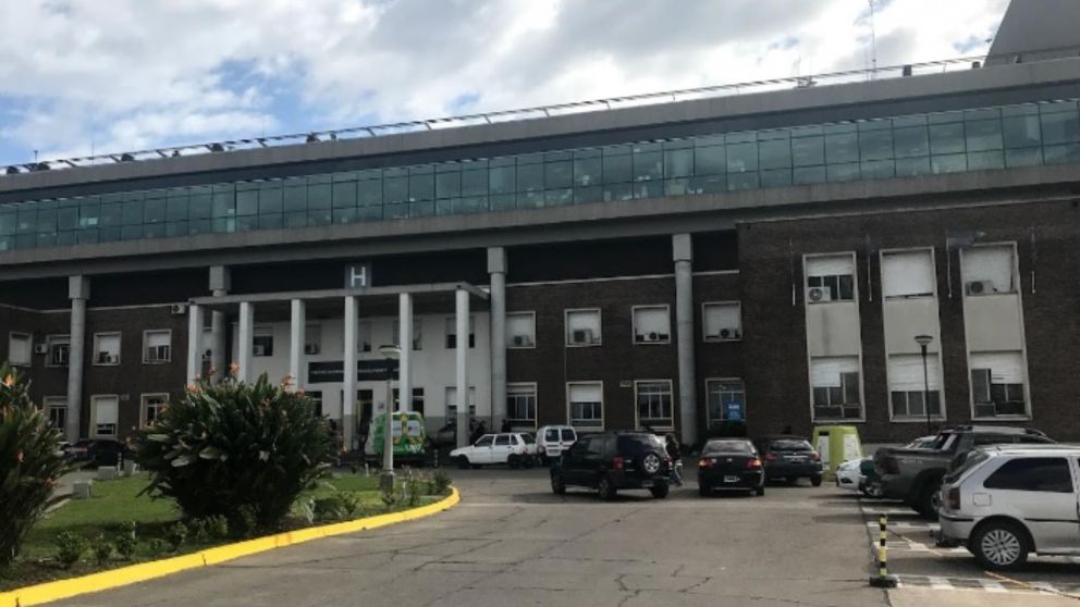 El muchacho baleado perdi� la vida mientras era asistido en este hospital.