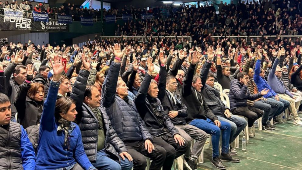 La asamblea contó con más de 2.000 personas.