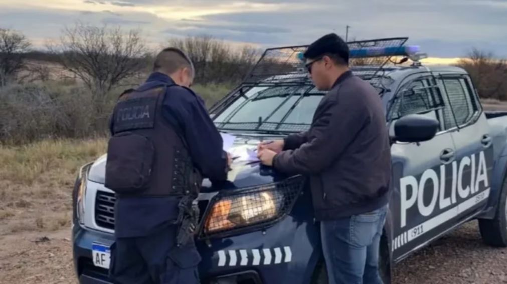¡Se llevó a su hija! Viajaba a dedo a Neuquén con una nena de 5 años denunciada como desaparecida en Mendoza.