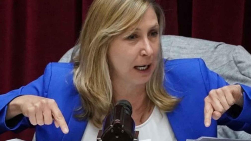 Ley Bases en Diputados: Myriam Bregman renunció a su banca.