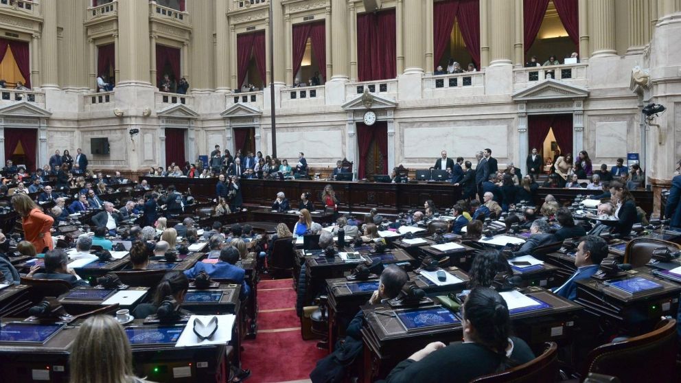 La Cámara de Diputados sesiona con el foco en movilidad previsional y la votación de temas educativos está en vilo.