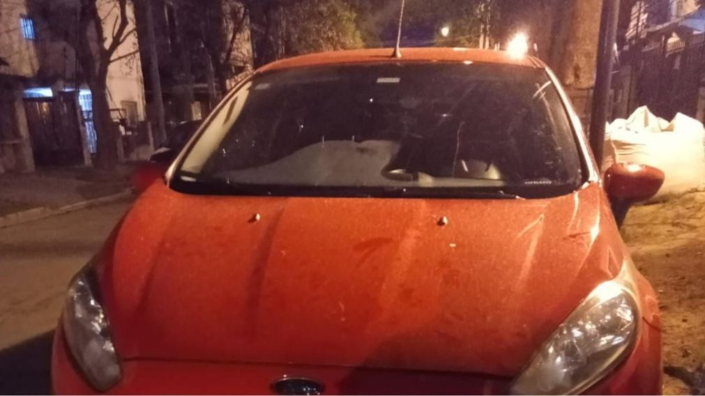 Este es el coche en el que se movilizaban los cinco asaltantes.