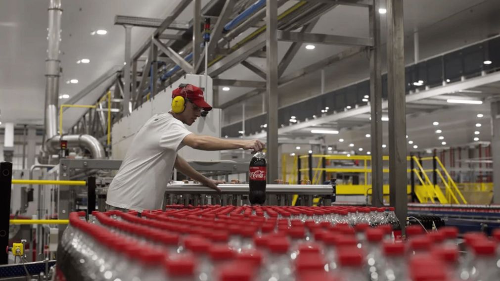La empresa estadounidense ofrece empleo con pocos requisitos.