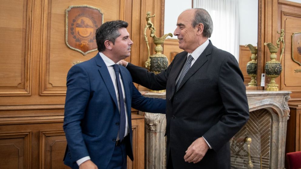 Guillermo Francos junto con el gobernador de San Juan, Marcelo Orrego.