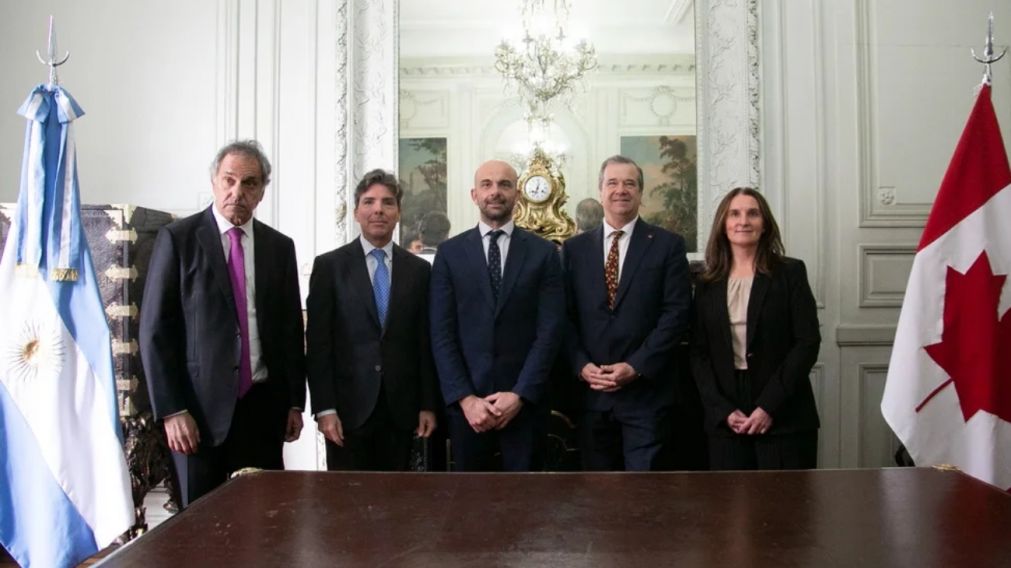 "Con la liberalización de los vuelos entre Argentina y Canadá, se podrá incrementar la conectividad", afirmó el Secretario de Transporte Franco Mogetta.