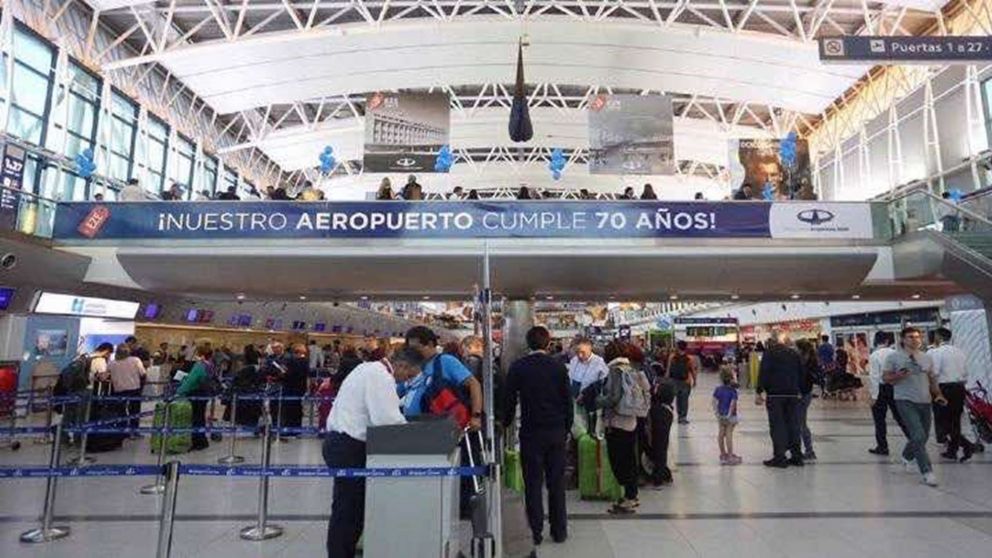 La empresa operadora de aeropuertos busca auxiliares para diversas áreas y promete interesantes beneficios.
