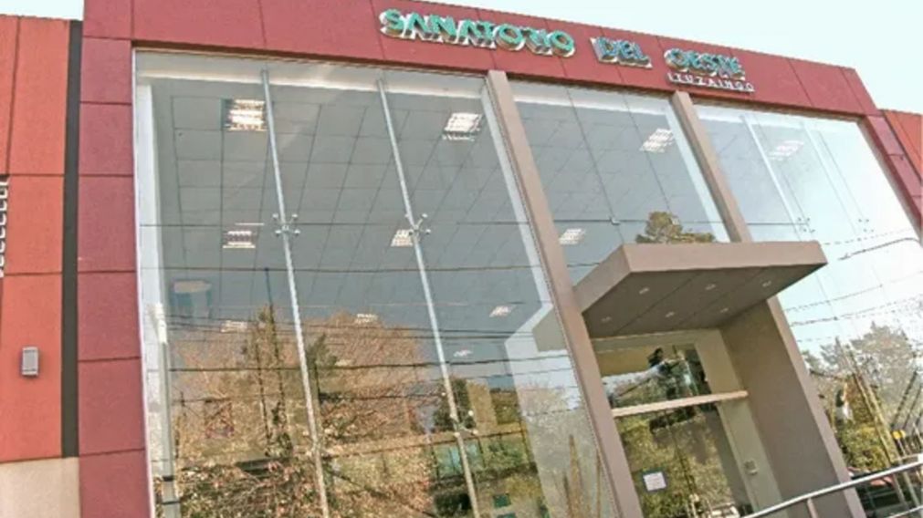 Tras la caída del balcón la joven quedó internada.