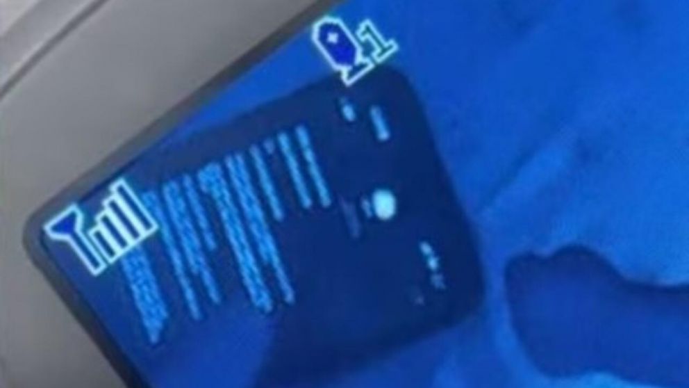 El celular en el dormitorio del bebé delató la infidelidad del hombre (Captura de video).