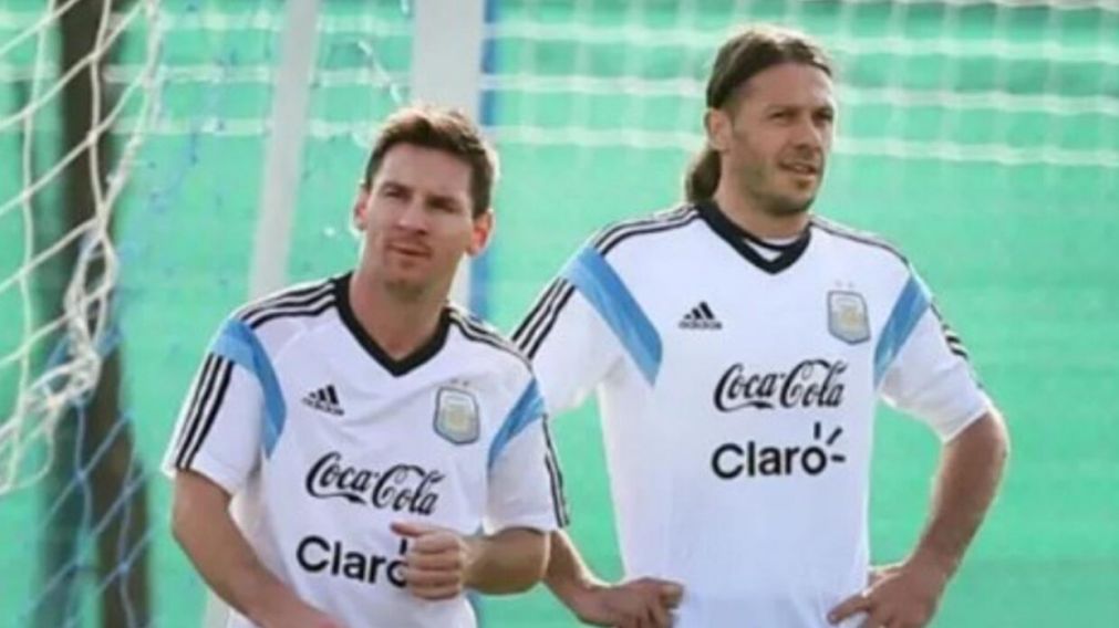 Lionel Messi y Martín Demichelis compartieron varios años de selección (Archivo).
