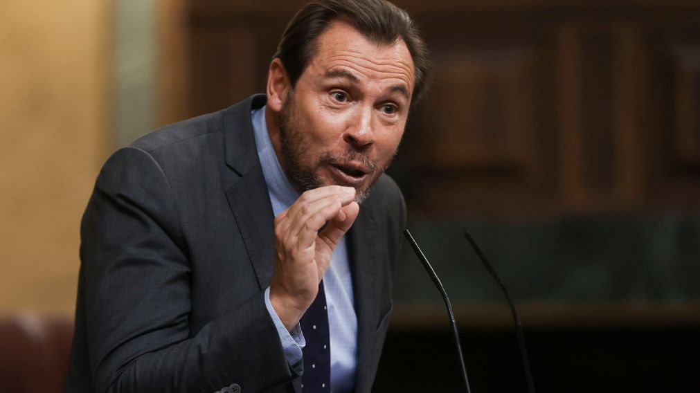 Oscar Puente, el ministro de Transporte español, renovó sus críticas contra Javier Milei.