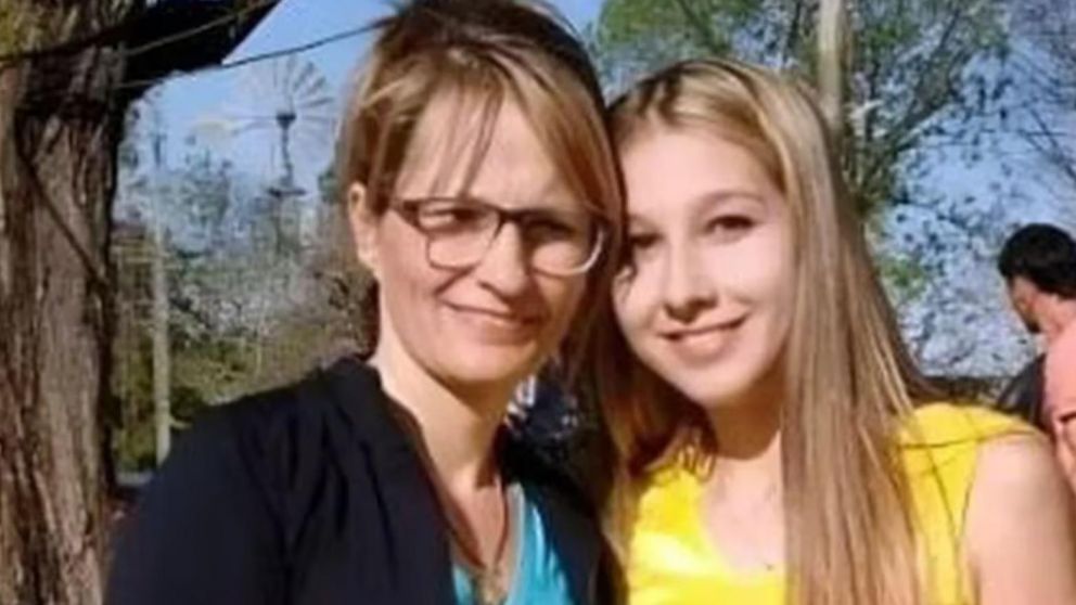 Nahir junto a su mama, Yamila Kroh.