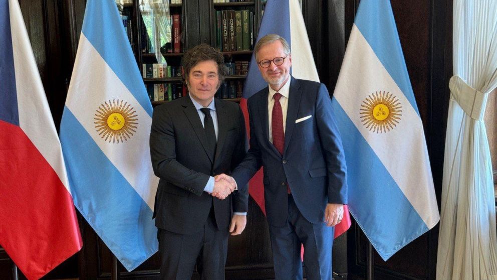 Javier Milei se reuni� con el primer ministro de Rep�blica Checa, Petr Fiala (X/@OPRArgentina).
