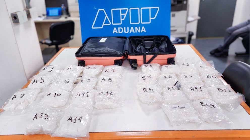 El personal de la Aduana pesó la droga sintética, que arrojó un resultado de 14.330 gramos, por lo que se estima que su valor asciende a USD 644.850.