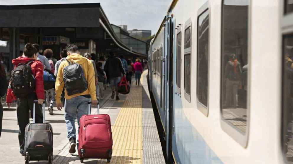 Beneficio: Trenes Argentinos ofrece un 40% de descuento a jubilados para viajar este fin de semana XXL.