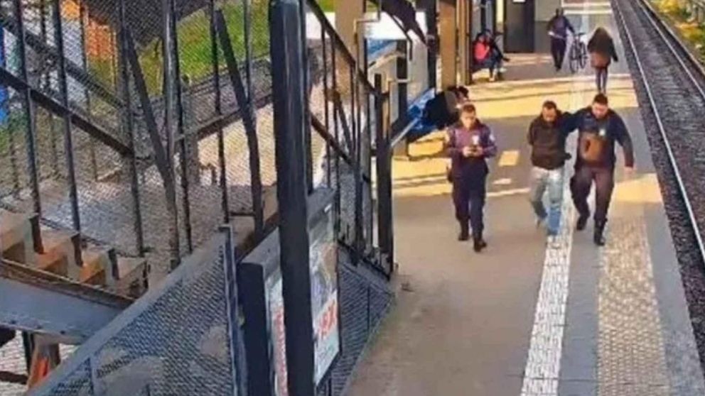 El agresor fue detenido inmediatamente tras el ataque.