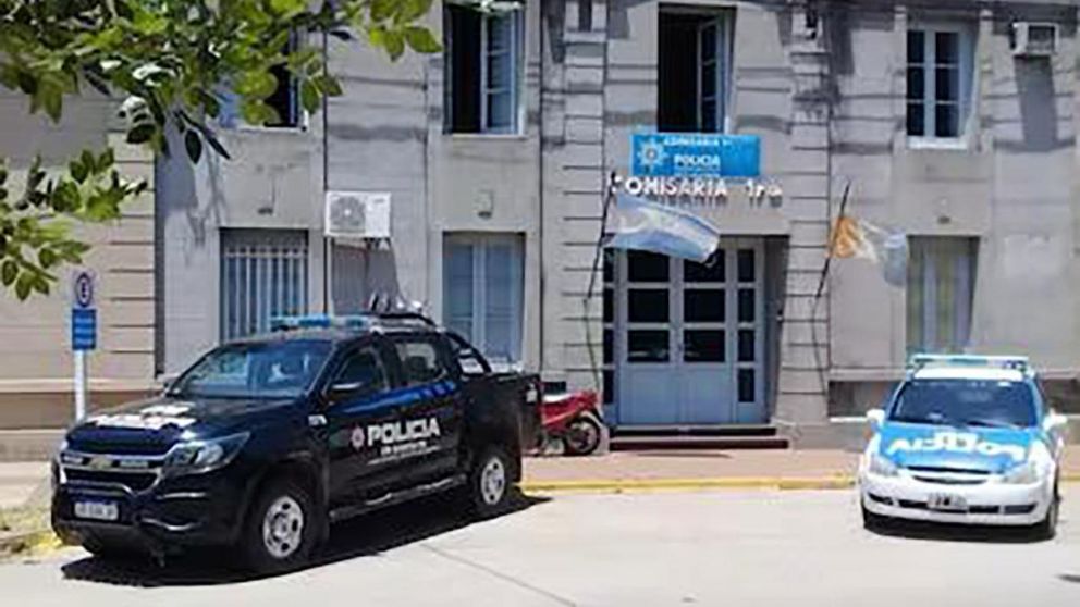 Santa Fe: sancionaron a una mujer polic�a por filmarse teniendo sexo con un detenido en la comisar�a