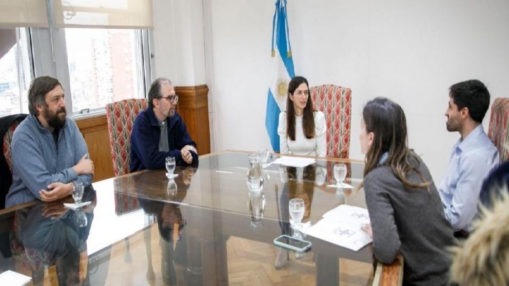 Yanina Nano Lembo recibió a las autoridades de Cáritas (Foto Conferencia Episcopal Argentina).